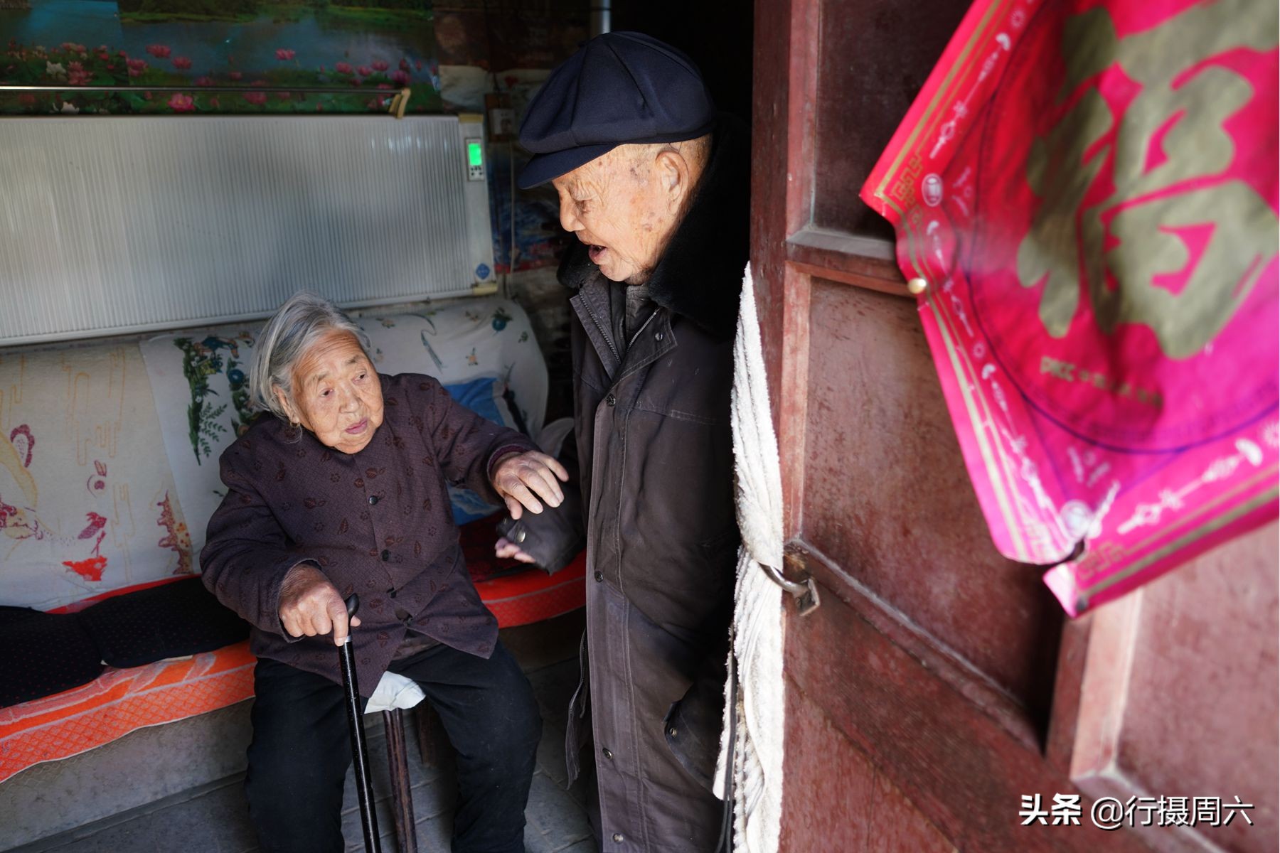 102岁寿星不养生，生活有3个特点，92岁老伴说是啥