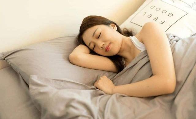坚持午睡与从不午睡的人，哪一个身体更健康呢？专家来揭晓答案
