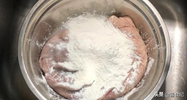 清洗猪肚只加盐和面粉都不对，教你一招，快速简单，干净无异味