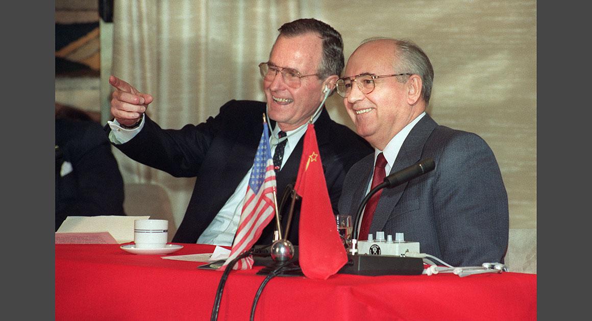 1989年12月3日，美苏举行马耳他峰会，标志冷战结束