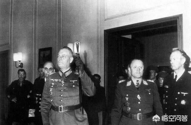 二战后，负责德国投降签字的凯特尔，进场时为何要高举权杖？