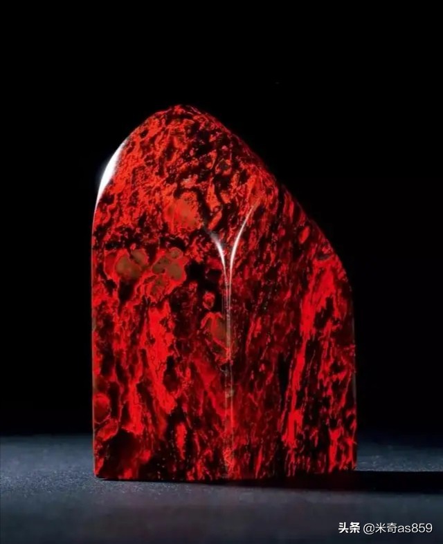 价值10亿的“鸡血王”在艺术展上引观众围观，什么是鸡血石？它为什么在中国受到追捧？