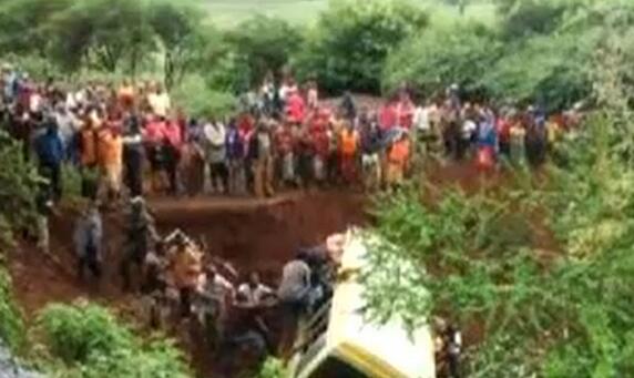 坦桑尼亚校车翻车(坦桑尼亚校车翻车画面惨烈 超过35名学生和老师遇难)