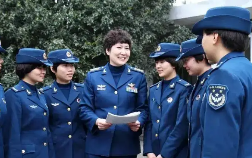 刘文力(女飞行员刘文力：33岁患乳腺癌，术后5个月归队，15年后成女将军)