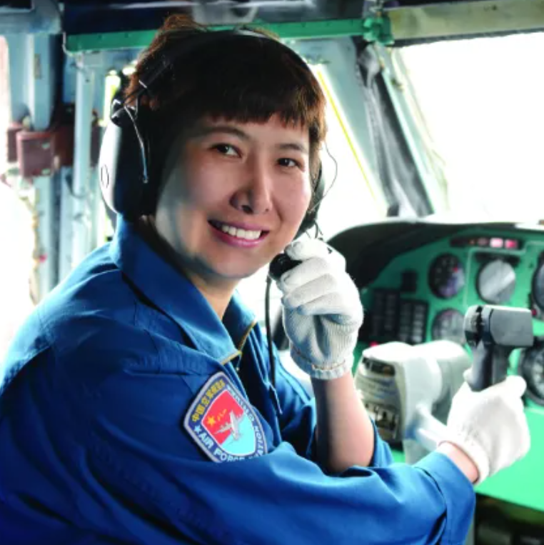 刘文力(女飞行员刘文力：33岁患乳腺癌，术后5个月归队，15年后成女将军)