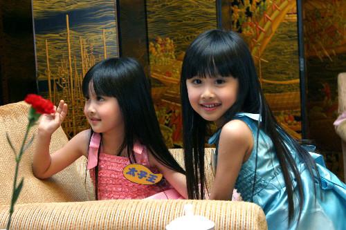 台湾邓波尔(“台湾邓波尔”双胞胎姐妹近照曝光，依旧分不清谁是谁)