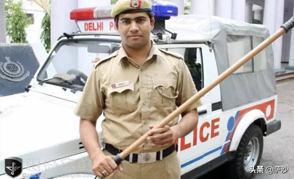 印度警察(印度警察地位如何？为什么有些警察不配枪)