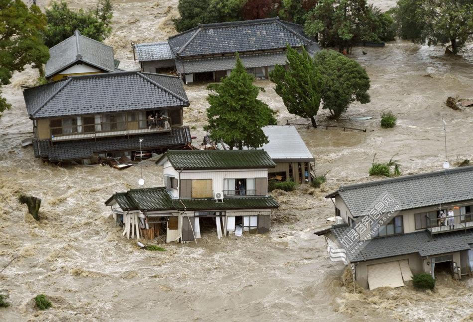 日本洪水泛滥(日本洪水泛滥致3死28伤 特大暴雨致房屋被水淹没)