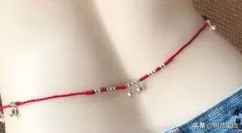 腰上绑红绳(腰上绑红绳代表什么意思？)