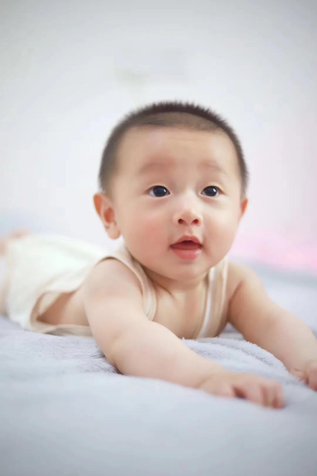 怀宝宝的时候多吃什么东西，宝宝以后眼睛就能很漂亮呢？