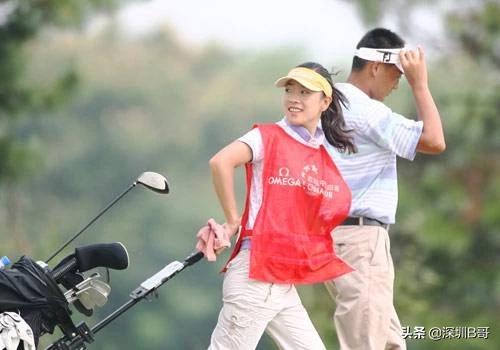 高尔夫球童工资(在深圳一个高尔夫球童一个月的收入大概是多少？)