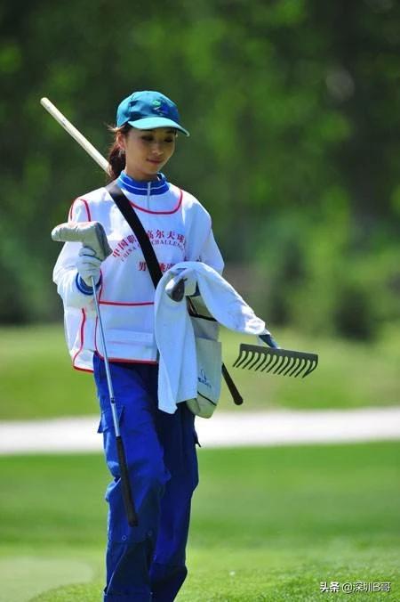 高尔夫球童工资(在深圳一个高尔夫球童一个月的收入大概是多少？)