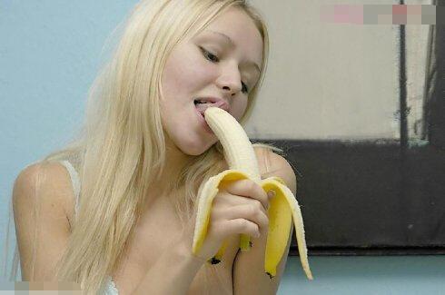 女主播吃香蕉(女主播不许吃香蕉 女主播吃香蕉性挑逗太强)