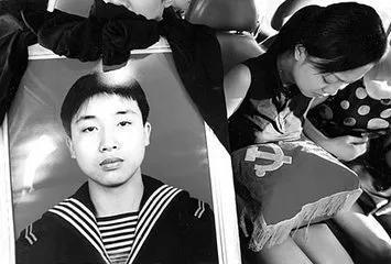 海军361潜艇事件(15年前惨痛的361号潜艇事故：中国海军的“黑色星期三”)