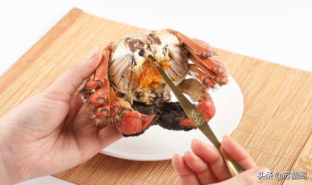 蟹胃(螃蟹的胃和心脏在哪里？是不是不能吃？有什么注意事项？)