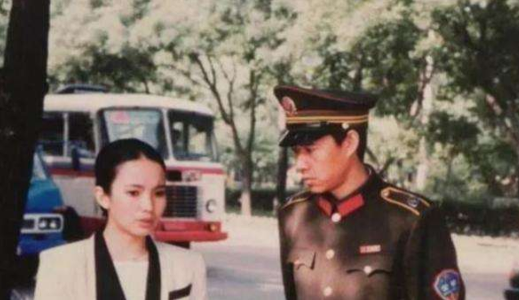 张丰毅老婆霍凡(霍凡：嫁给大12岁张丰毅，结婚28年却不要孩子，她到底图什么？)