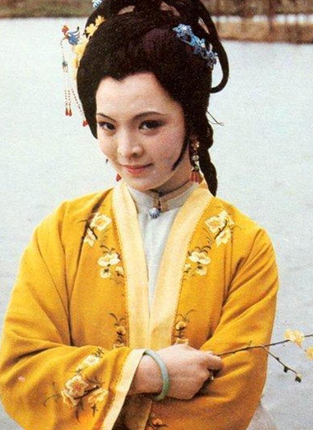 为什么《红楼梦》的薛宝钗冰雪聪明、足智多谋却对付不了嫂子夏金桂？