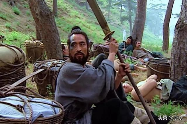 《水浒传》中，经常出场的朴刀和哨棒究竟是什么东西？