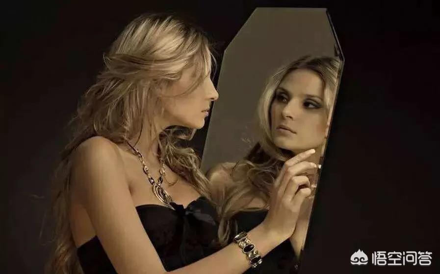 别人看你 是镜子一样吗(别人看自己的样子和自己在镜子里看自己的样子是一样的吗？)