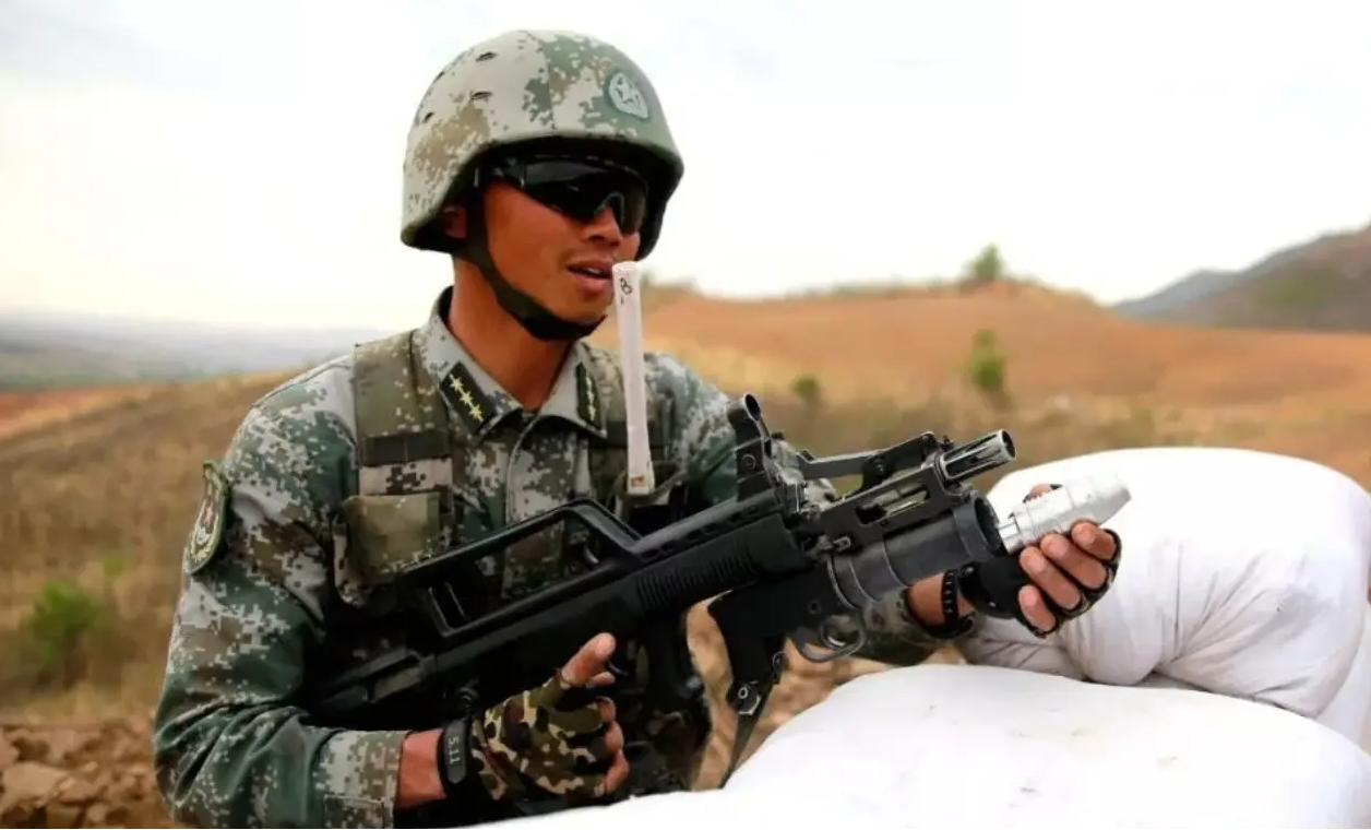 战略步枪(11式战略步枪与191步枪+狙击榴的组合，谁更适合中国步兵？)