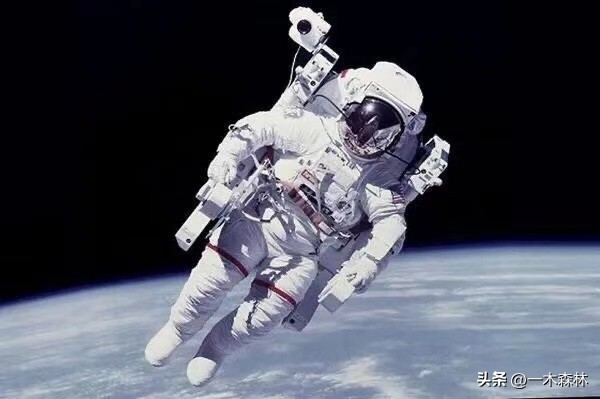 要是宇航员不小心掉入太空，他的尸体会腐烂吗？