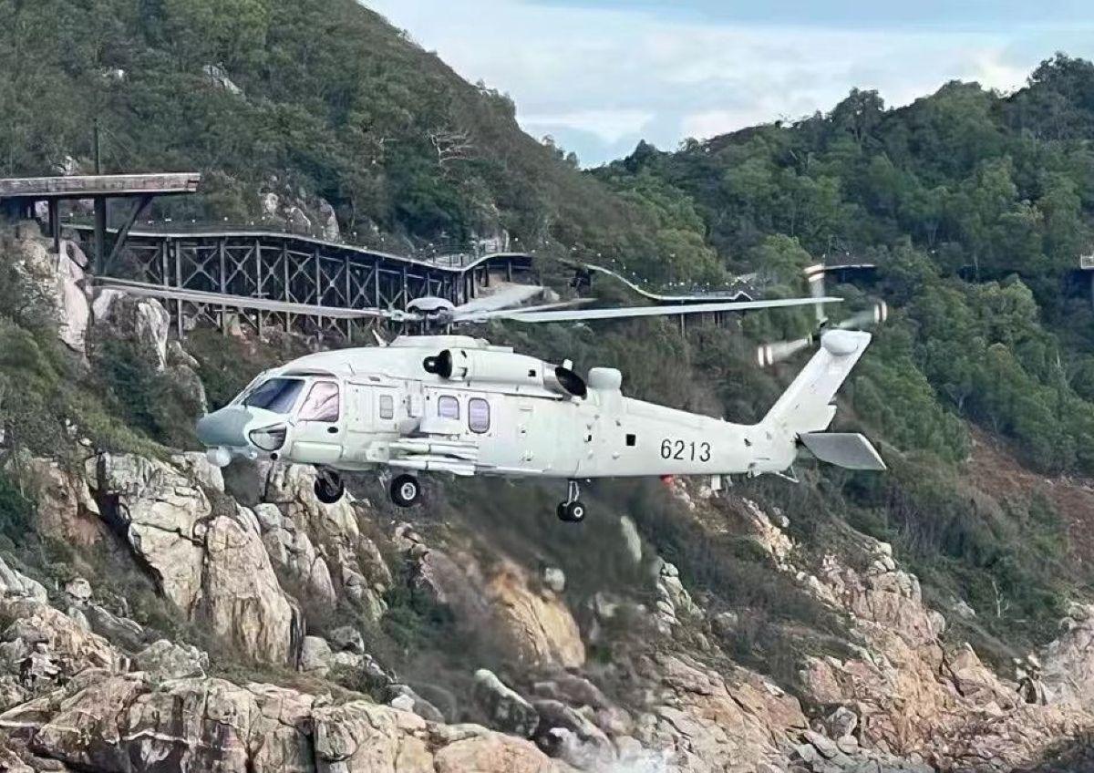 中国直20武装直升机(中国海军武装直20刚亮相，印媒：印度海军也拿到了美国升级版海鹰)