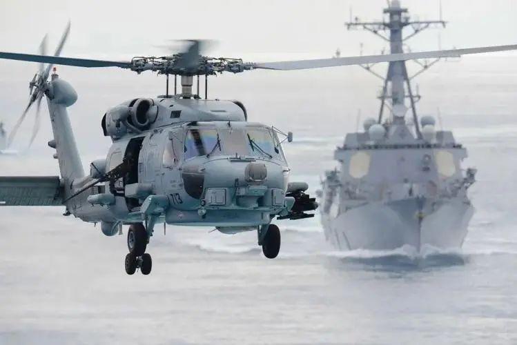 中国直20武装直升机(中国海军武装直20刚亮相，印媒：印度海军也拿到了美国升级版海鹰)
