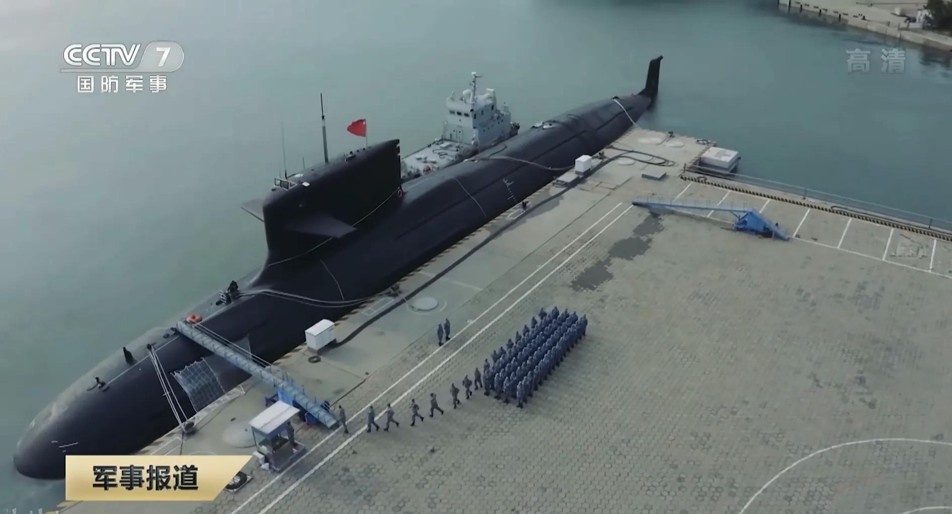 093核潜艇(093Ⅲ核潜艇漂亮“小龟背”，不像垂直导弹发射器，似更重要设备)