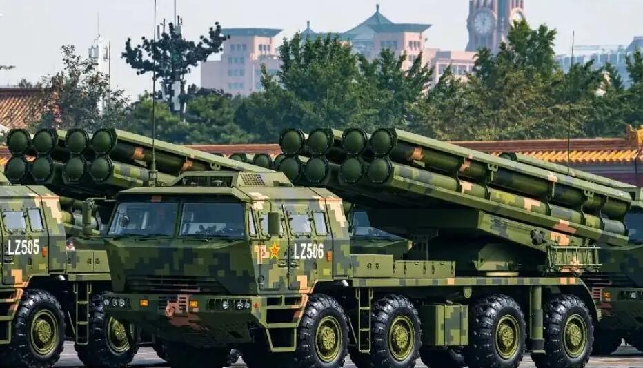 中国远程火箭炮(中国PHL-16式远程火箭炮，射程达500公里，精确程度堪比导弹)