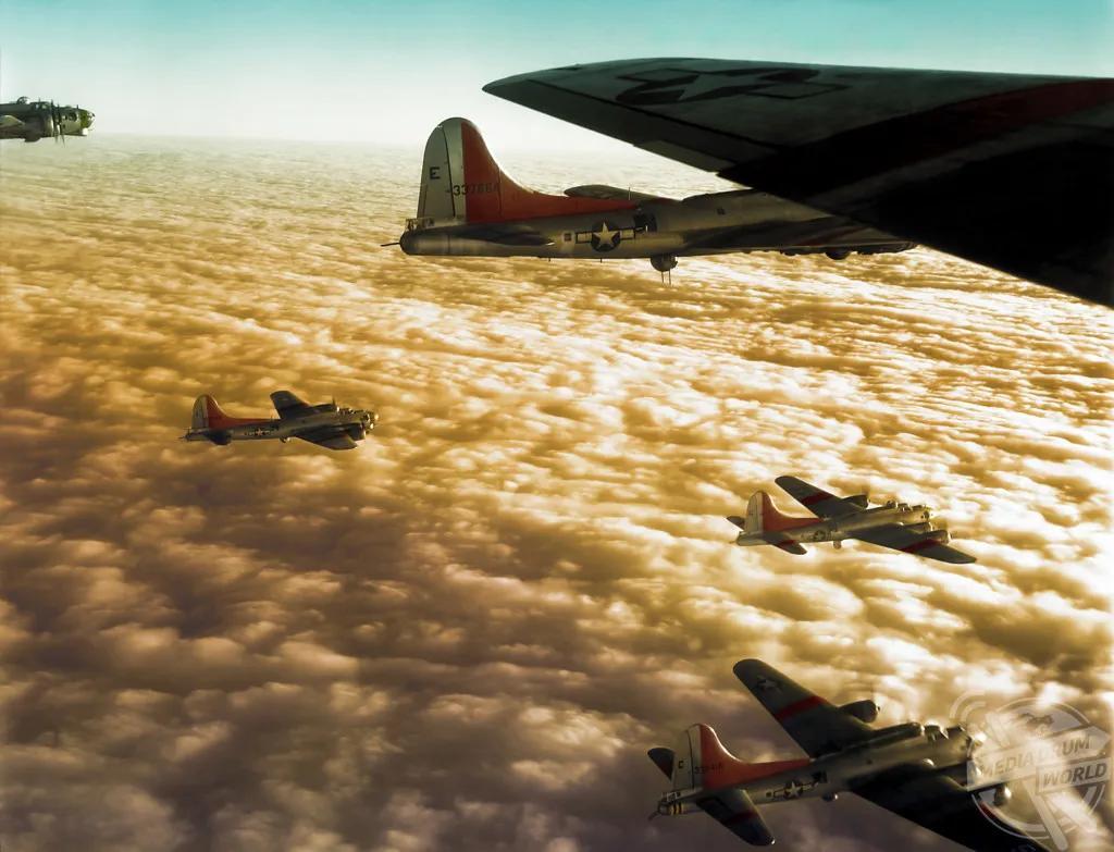 空中轰炸机(B-17“空中堡垒”轰炸机彩色图集（140图）)