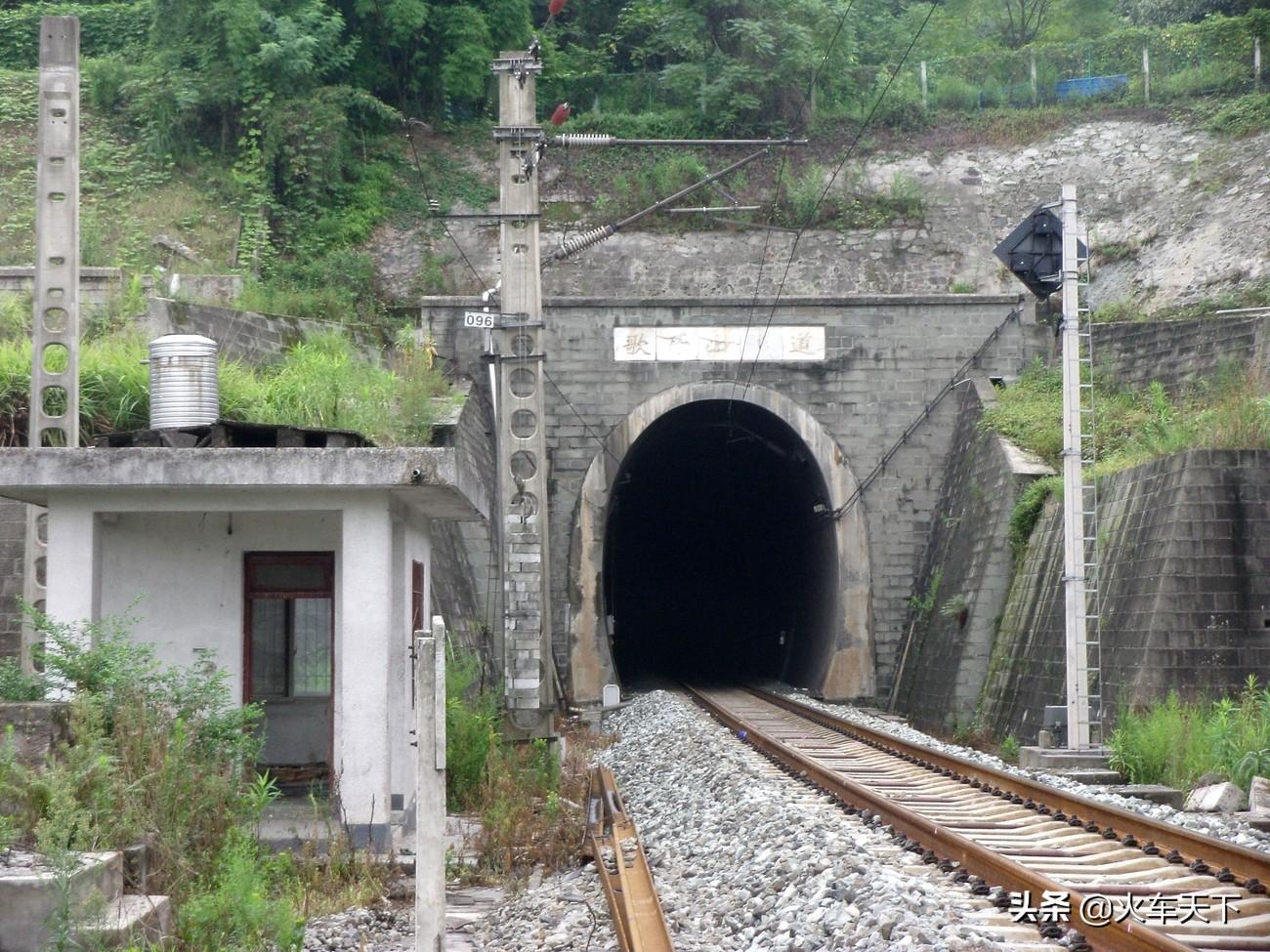 渝怀铁路(渝怀铁路歌乐山隧道与新歌乐山隧道)