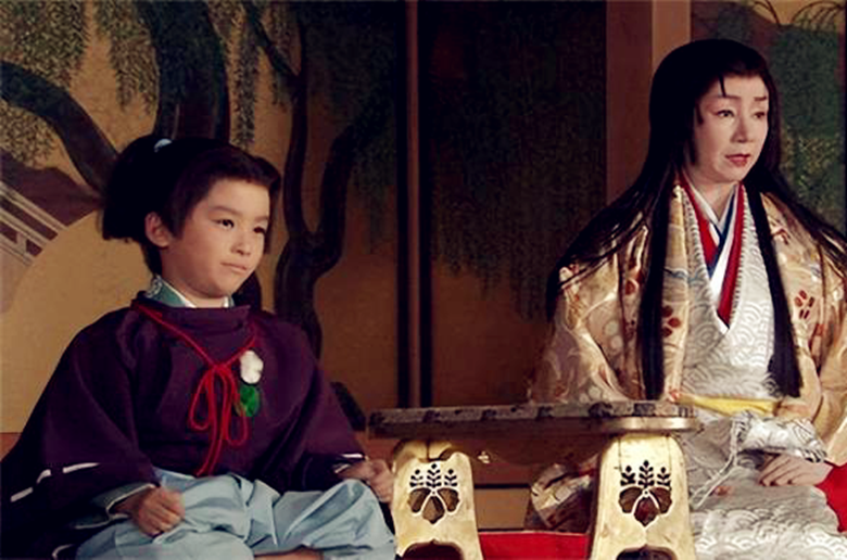 日本天皇武士(日本武烈天皇：9岁上位，娶亲娘，性残暴，为何18岁就死掉了？)