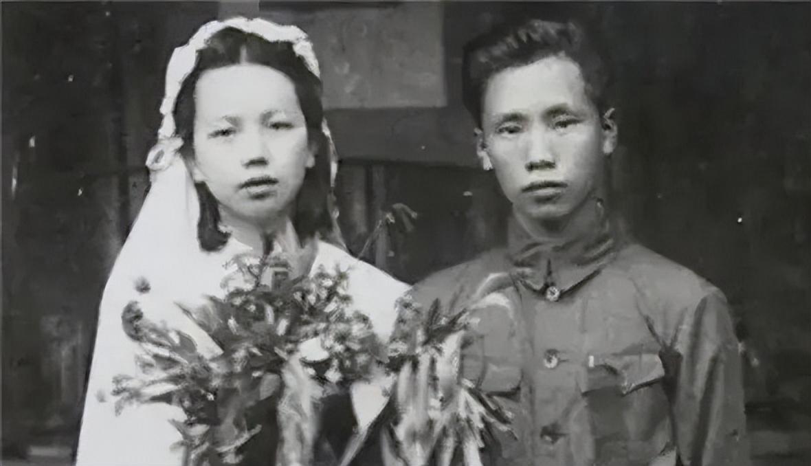 1915年，军阀王德庆娶了15岁的少女当小妾，2年后王德庆身亡