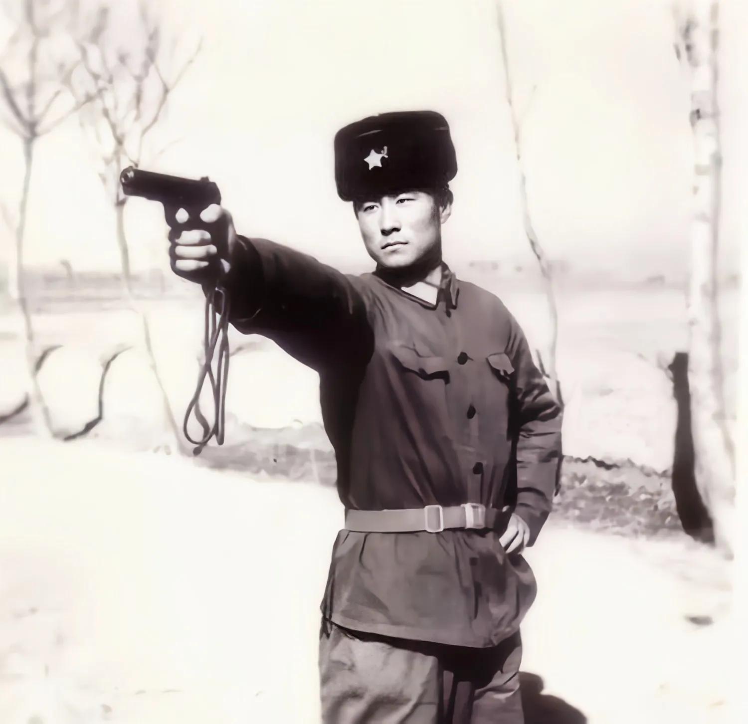 对越自卫反击战军长儿子牺牲(10位首长的儿子牺牲在战场上，两烈士身份较特殊)