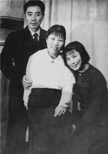 冯风鸣(1941年林彪在苏联时，遇到一位倾心相爱的姑娘，求婚遭拒)