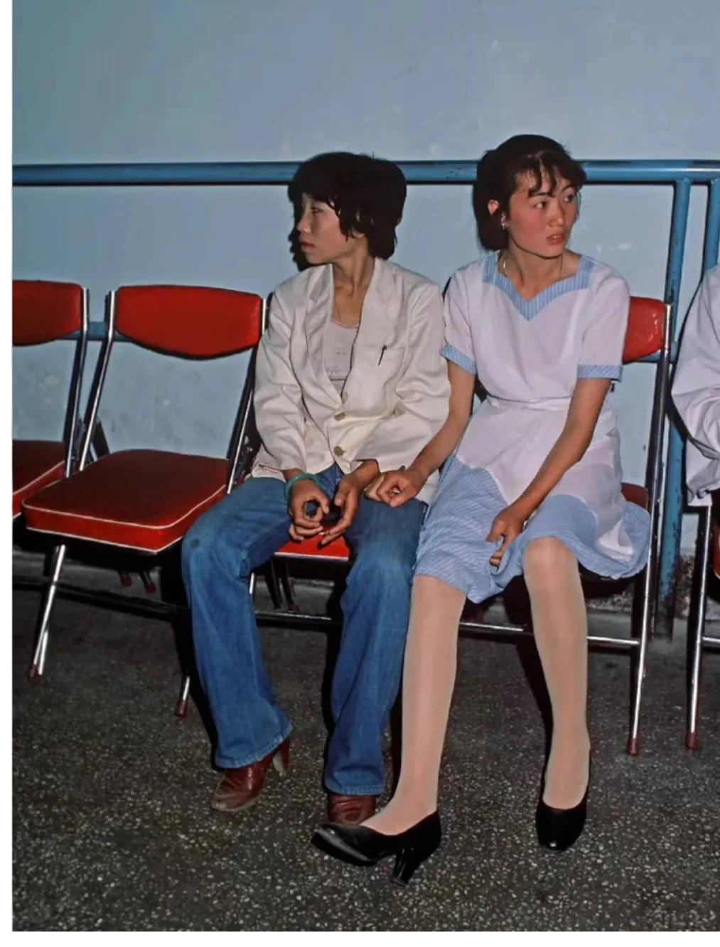 八十年代老式女袜(80年代穿丝袜的女工，街头最常见的车子)