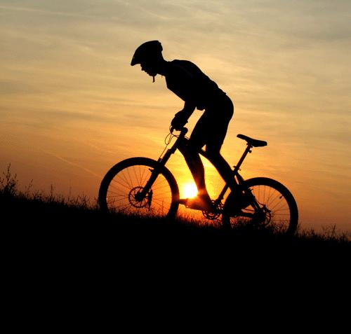 骑行10公里相当于跑步(骑车上班单程十公里，有助于减肥健身吗？)