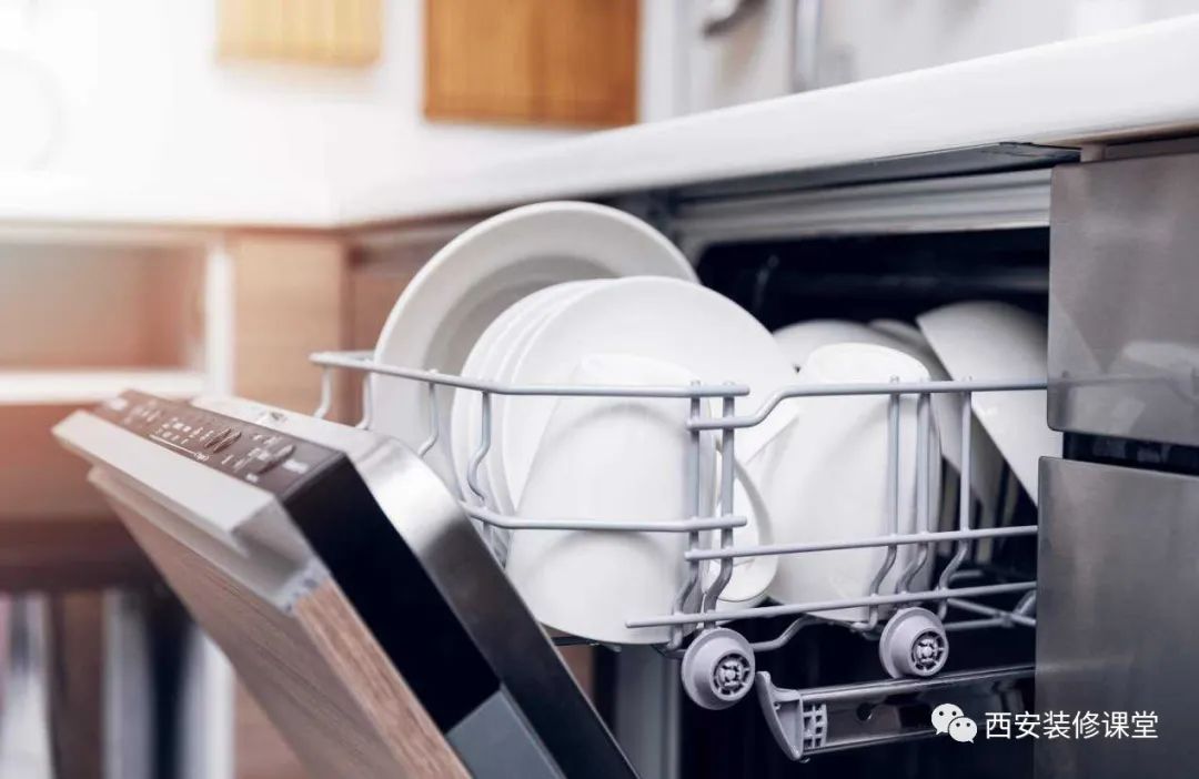 厨房空间较小，单槽，双槽，水槽洗碗机，装哪个空间利用率高？
