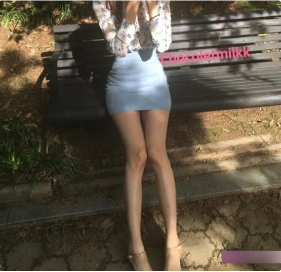 OnlyFans韩国嫩妹（巧克力牛奶），看到她的白嫩长腿你敢信她已婚吗？【24V-5.73G
